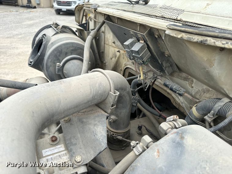 image for item OF9992 1999 International 8100 water truck