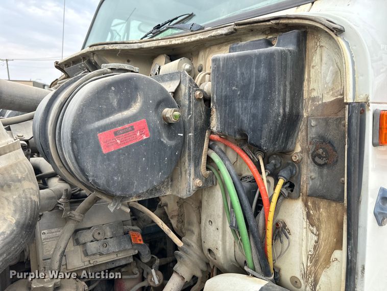 image for item OF9992 1999 International 8100 water truck