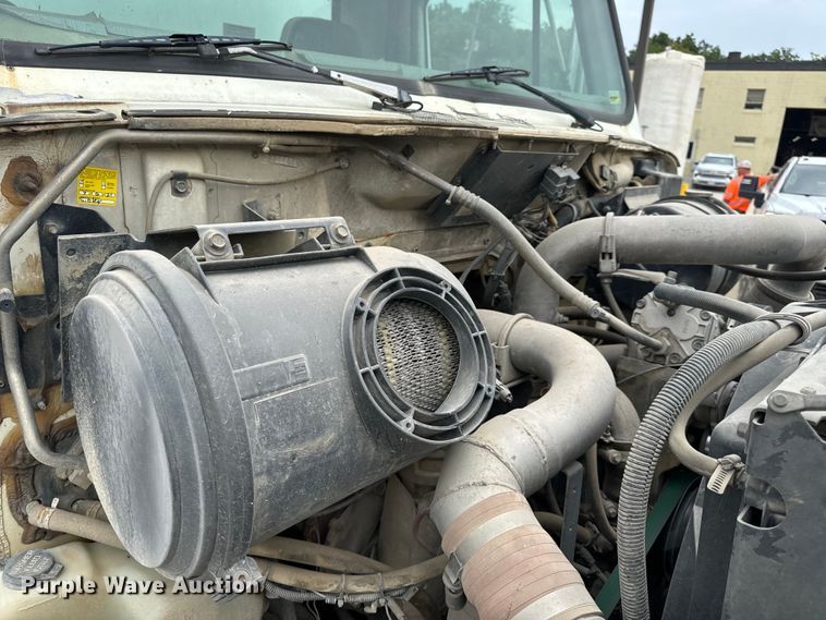 image for item OF9992 1999 International 8100 water truck