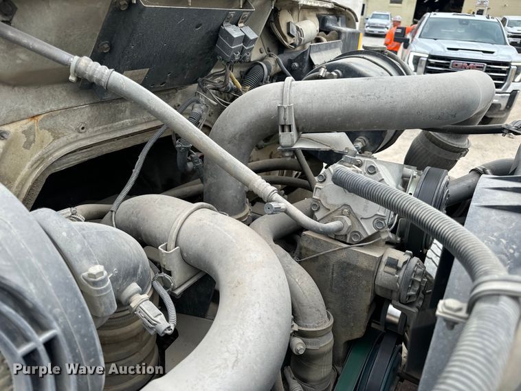 image for item OF9992 1999 International 8100 water truck