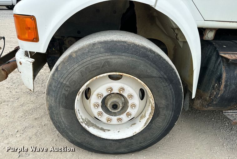 image for item OF9992 1999 International 8100 water truck