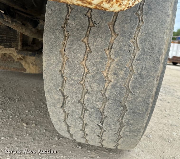 image for item OF9992 1999 International 8100 water truck