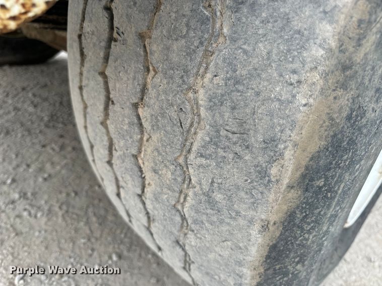 image for item OF9992 1999 International 8100 water truck