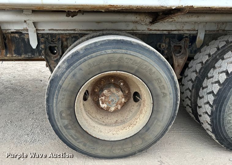 image for item OF9992 1999 International 8100 water truck