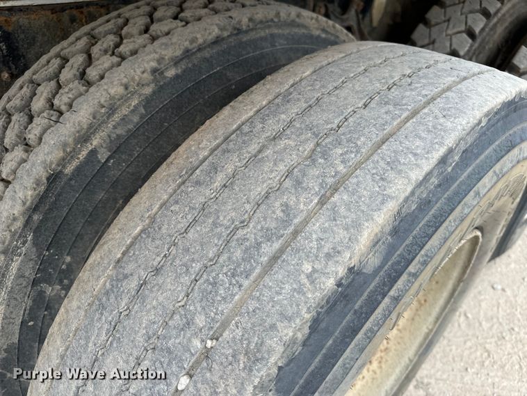 image for item OF9992 1999 International 8100 water truck