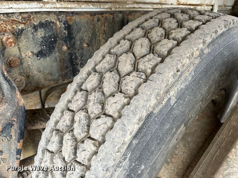 image for item OF9992 1999 International 8100 water truck