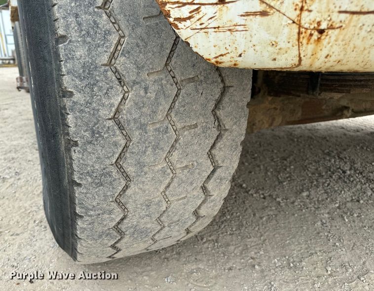 image for item OF9992 1999 International 8100 water truck