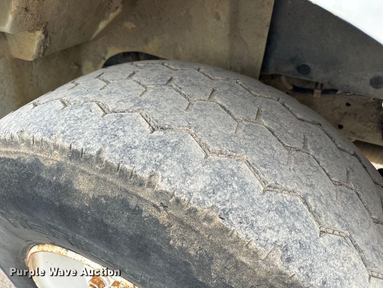 image for item OF9992 1999 International 8100 water truck