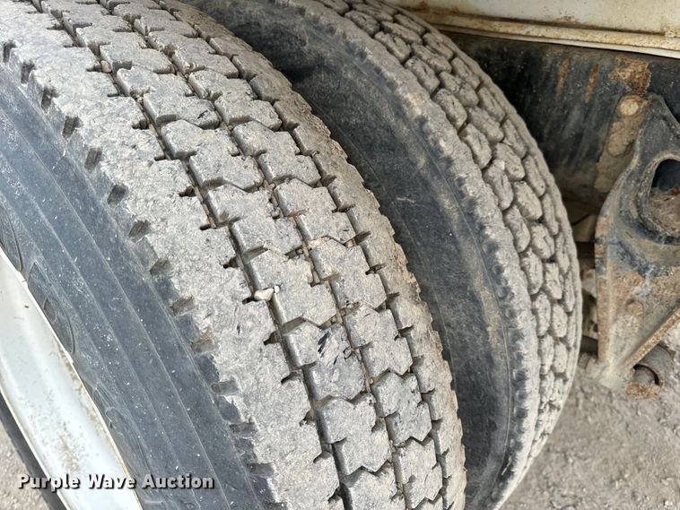 image for item OF9992 1999 International 8100 water truck