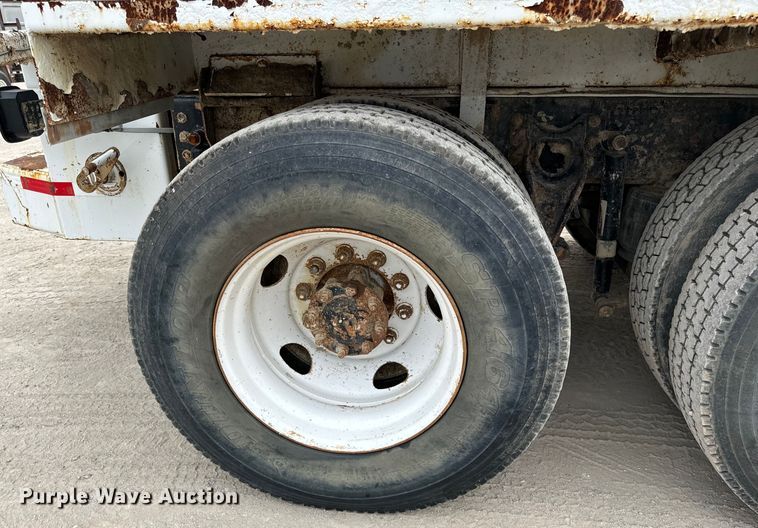 image for item OF9992 1999 International 8100 water truck