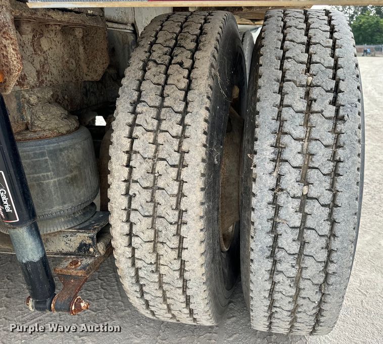 image for item OF9992 1999 International 8100 water truck