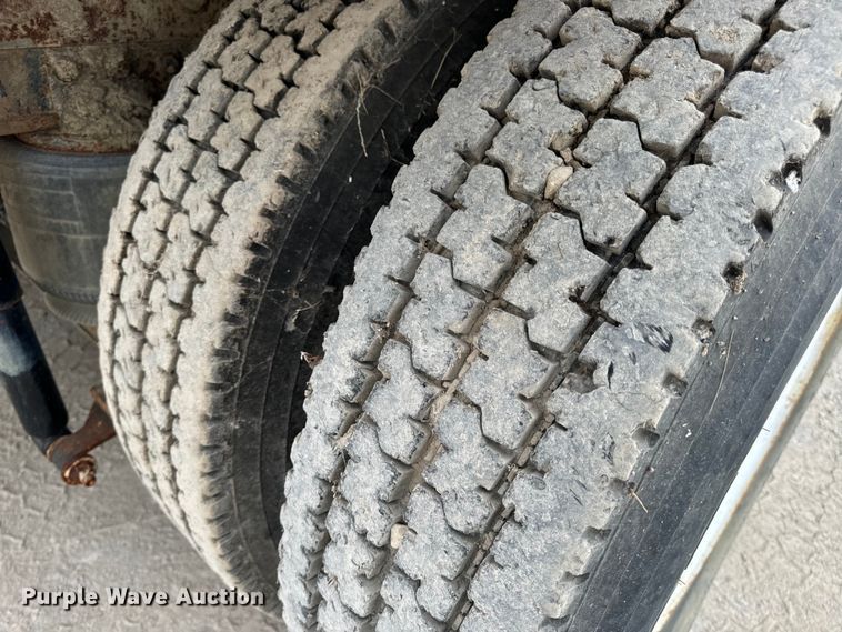 image for item OF9992 1999 International 8100 water truck