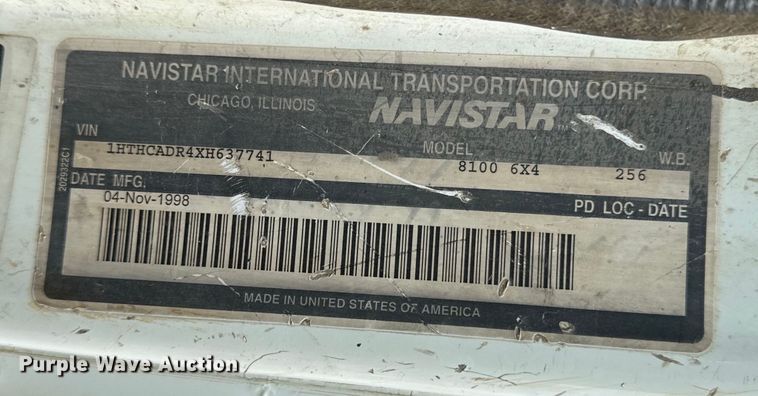 image for item OF9992 1999 International 8100 water truck