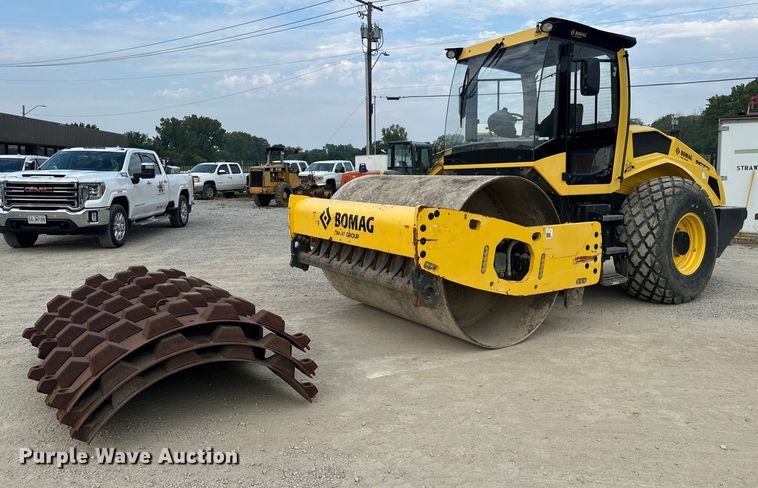 image for item OF9993 2017 Bomag BW211DH-5 single drum vibratory roller