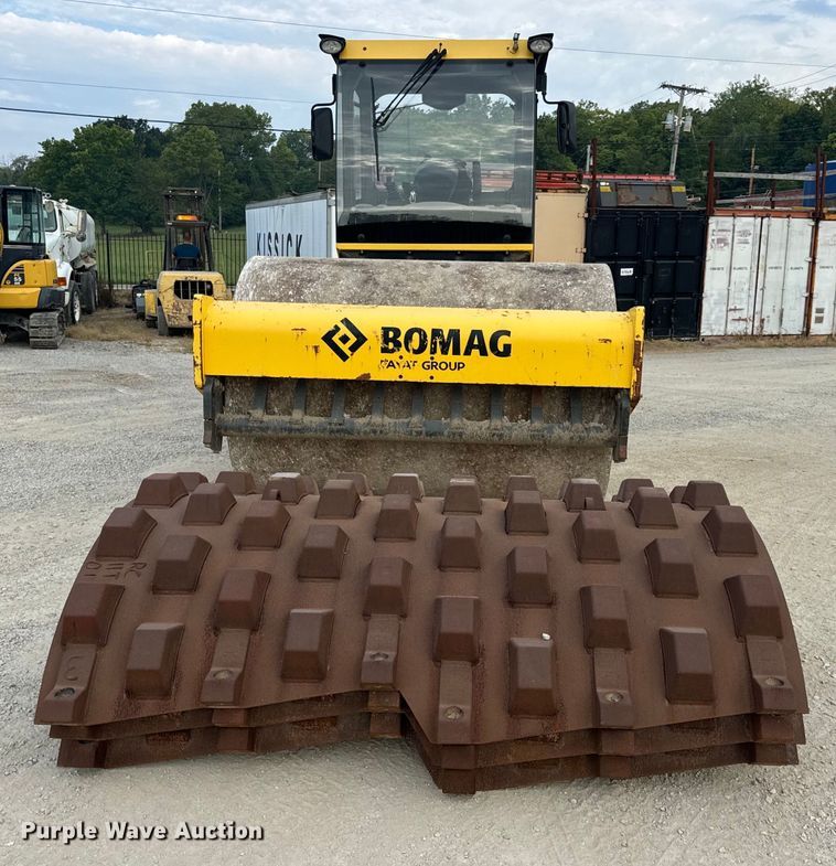 image for item OF9993 2017 Bomag BW211DH-5 single drum vibratory roller
