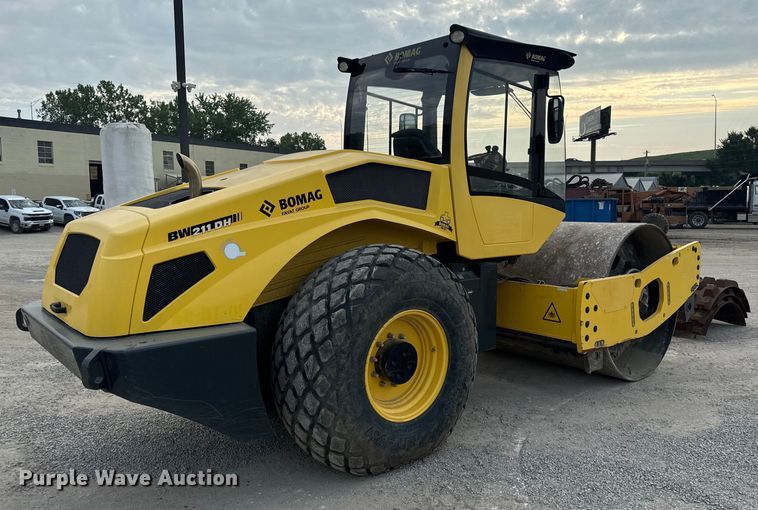 image for item OF9993 2017 Bomag BW211DH-5 single drum vibratory roller