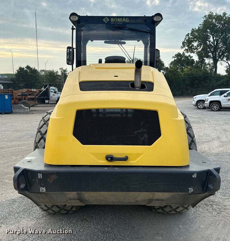 image for item OF9993 2017 Bomag BW211DH-5 single drum vibratory roller