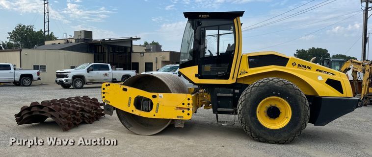 image for item OF9993 2017 Bomag BW211DH-5 single drum vibratory roller