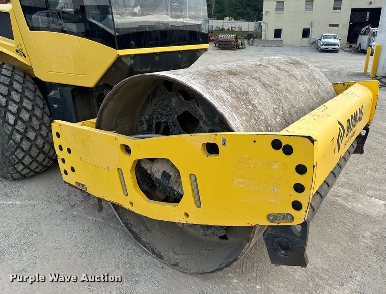 image for item OF9993 2017 Bomag BW211DH-5 single drum vibratory roller