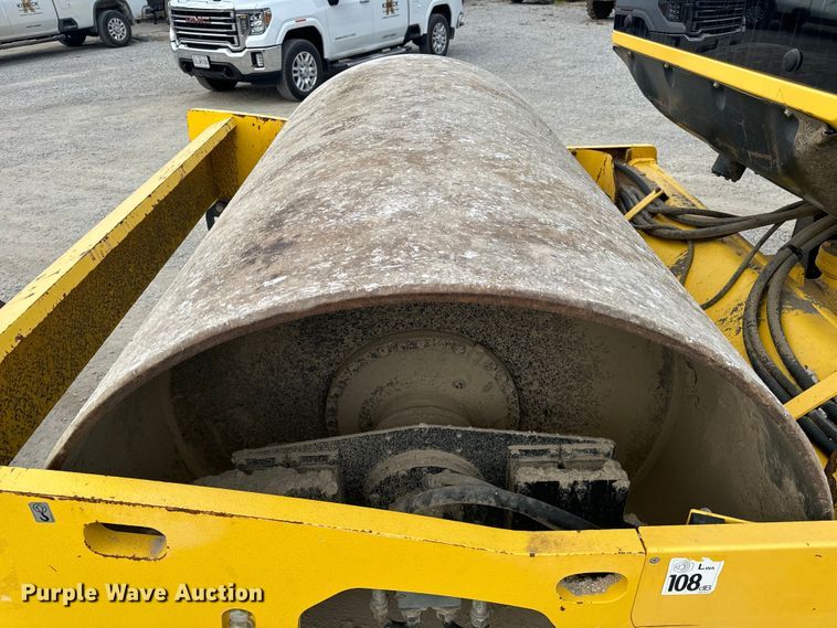 image for item OF9993 2017 Bomag BW211DH-5 single drum vibratory roller