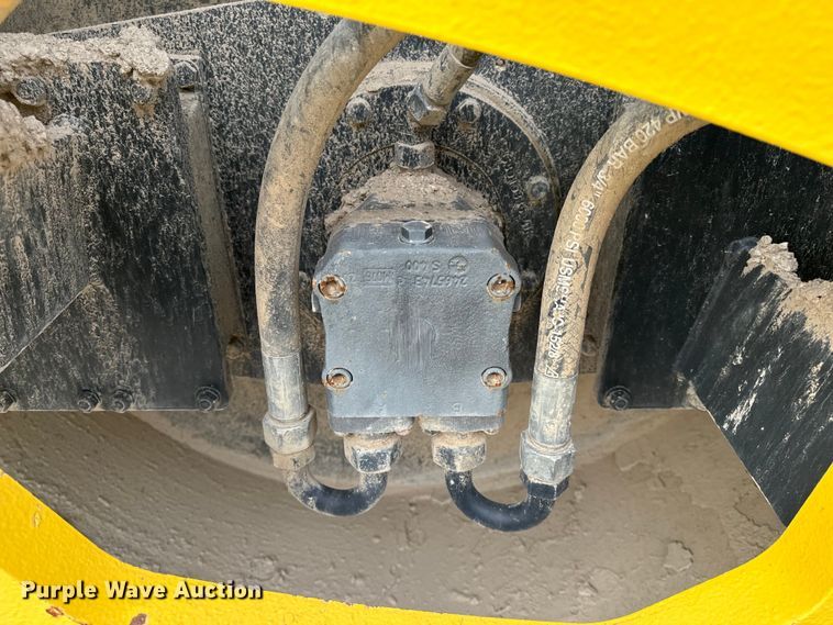 image for item OF9993 2017 Bomag BW211DH-5 single drum vibratory roller