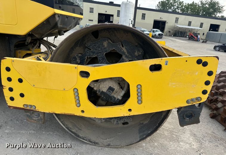 image for item OF9993 2017 Bomag BW211DH-5 single drum vibratory roller