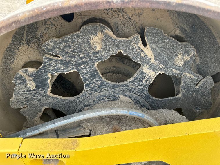 image for item OF9993 2017 Bomag BW211DH-5 single drum vibratory roller