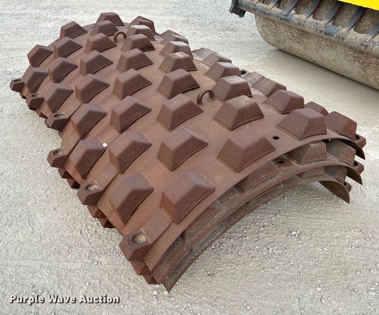 image for item OF9993 2017 Bomag BW211DH-5 single drum vibratory roller