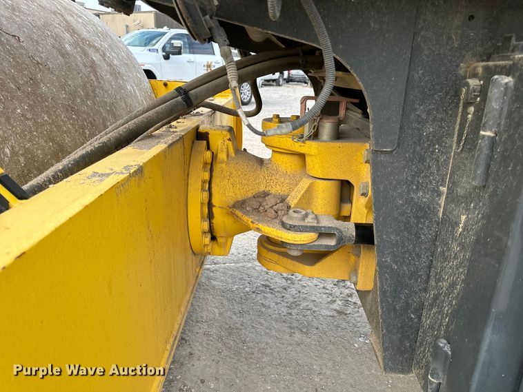 image for item OF9993 2017 Bomag BW211DH-5 single drum vibratory roller