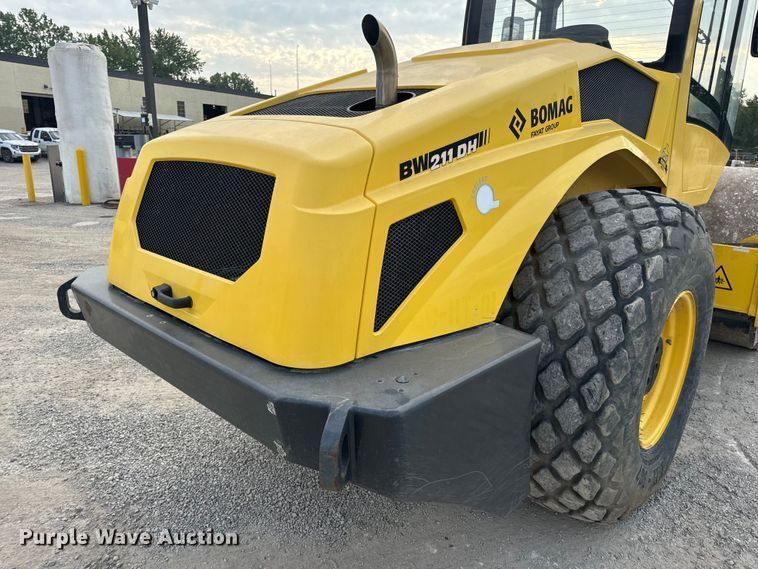 image for item OF9993 2017 Bomag BW211DH-5 single drum vibratory roller
