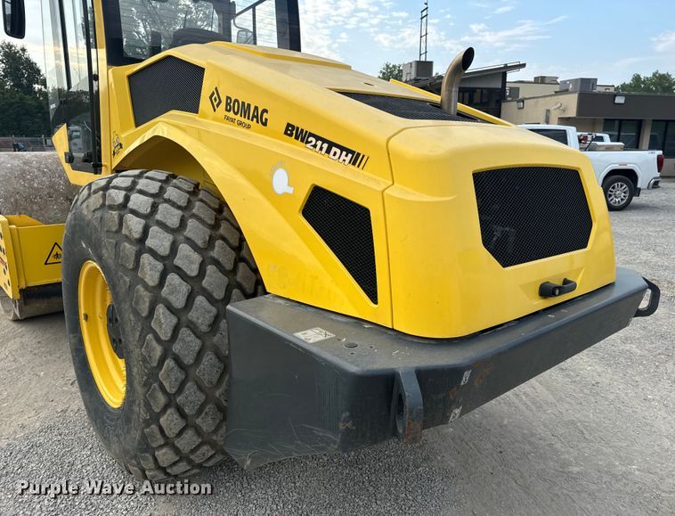 image for item OF9993 2017 Bomag BW211DH-5 single drum vibratory roller