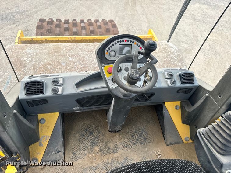 image for item OF9993 2017 Bomag BW211DH-5 single drum vibratory roller