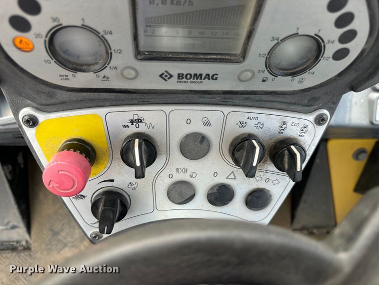 image for item OF9993 2017 Bomag BW211DH-5 single drum vibratory roller