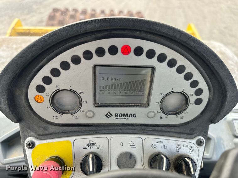 image for item OF9993 2017 Bomag BW211DH-5 single drum vibratory roller