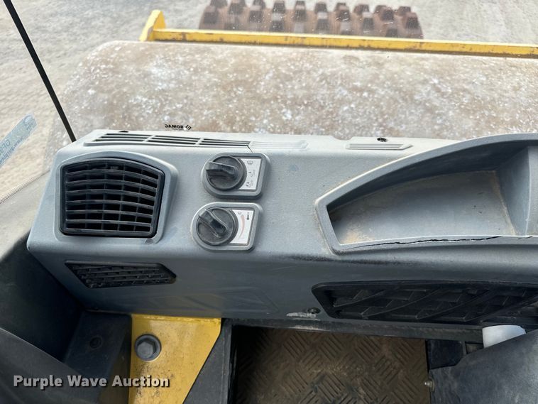 image for item OF9993 2017 Bomag BW211DH-5 single drum vibratory roller