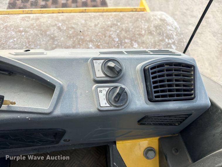 image for item OF9993 2017 Bomag BW211DH-5 single drum vibratory roller