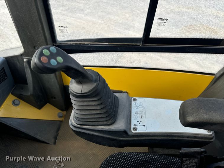 image for item OF9993 2017 Bomag BW211DH-5 single drum vibratory roller