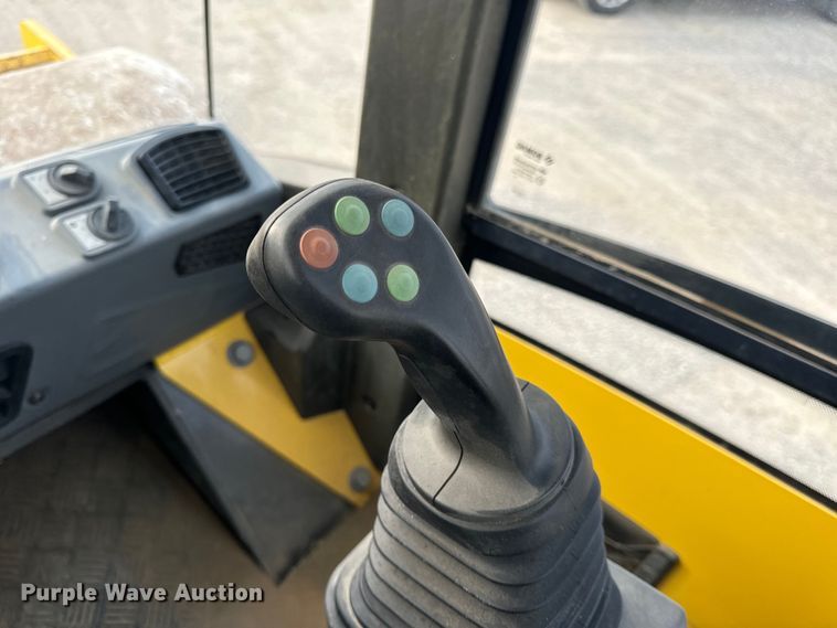 image for item OF9993 2017 Bomag BW211DH-5 single drum vibratory roller