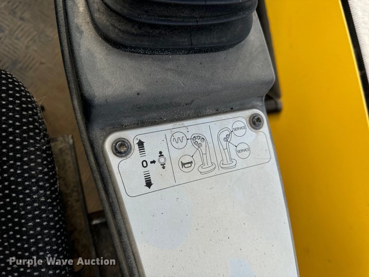 image for item OF9993 2017 Bomag BW211DH-5 single drum vibratory roller