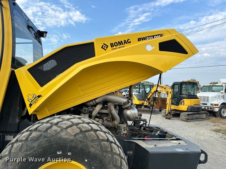 image for item OF9993 2017 Bomag BW211DH-5 single drum vibratory roller