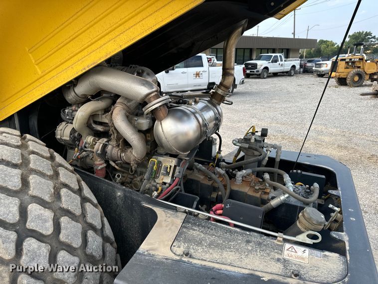 image for item OF9993 2017 Bomag BW211DH-5 single drum vibratory roller