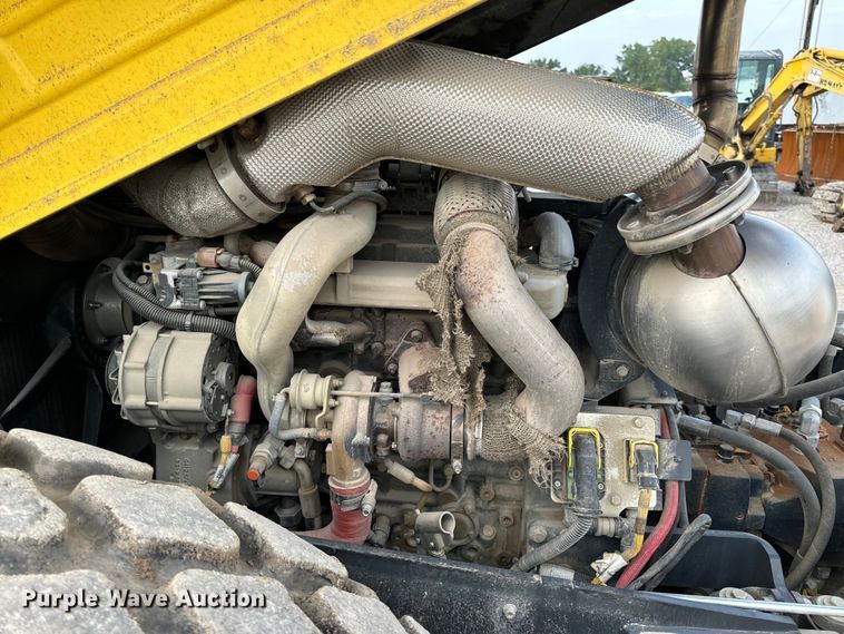 image for item OF9993 2017 Bomag BW211DH-5 single drum vibratory roller