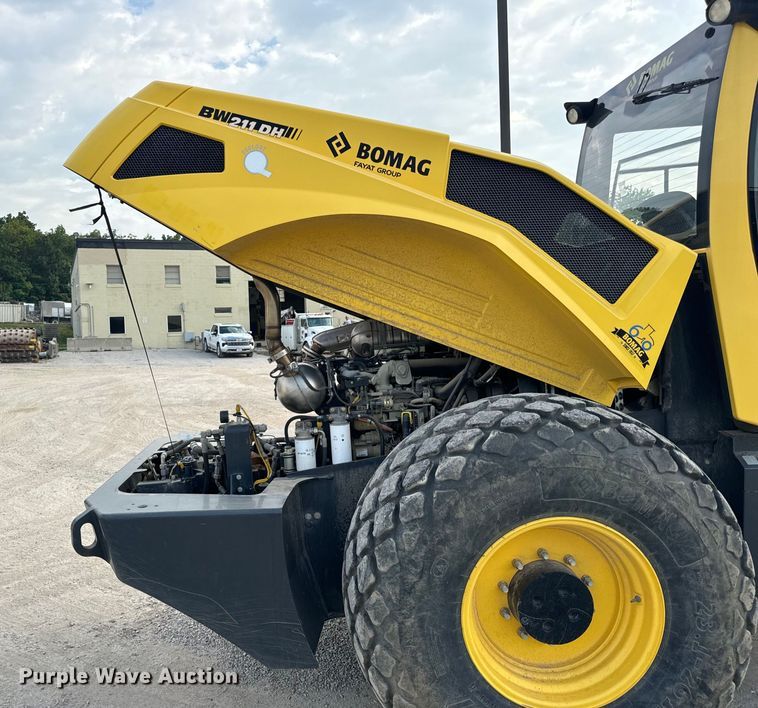 image for item OF9993 2017 Bomag BW211DH-5 single drum vibratory roller