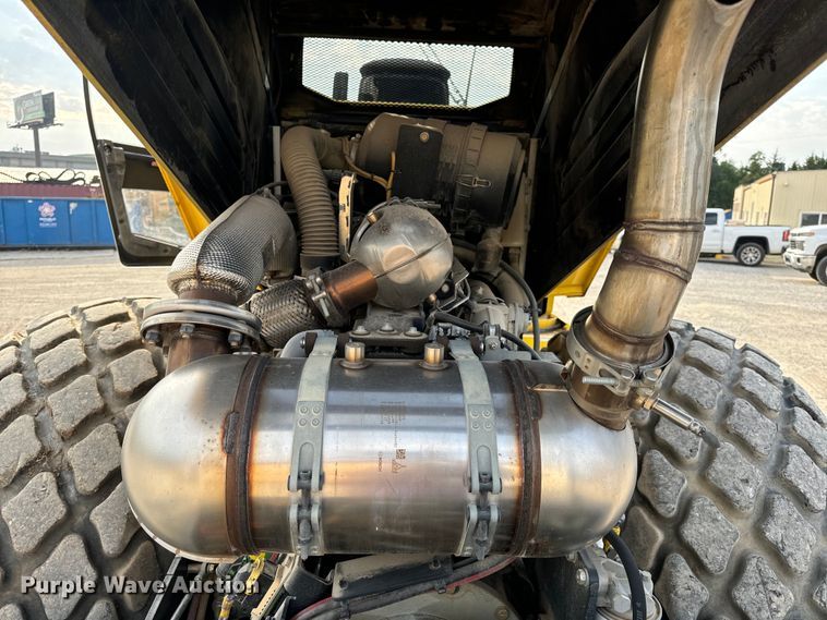 image for item OF9993 2017 Bomag BW211DH-5 single drum vibratory roller