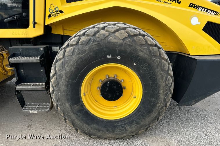 image for item OF9993 2017 Bomag BW211DH-5 single drum vibratory roller