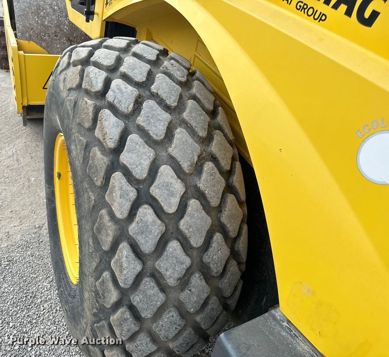 image for item OF9993 2017 Bomag BW211DH-5 single drum vibratory roller