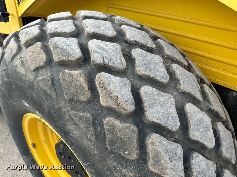 image for item OF9993 2017 Bomag BW211DH-5 single drum vibratory roller