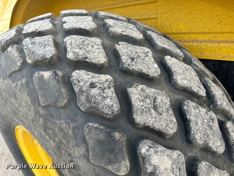 image for item OF9993 2017 Bomag BW211DH-5 single drum vibratory roller