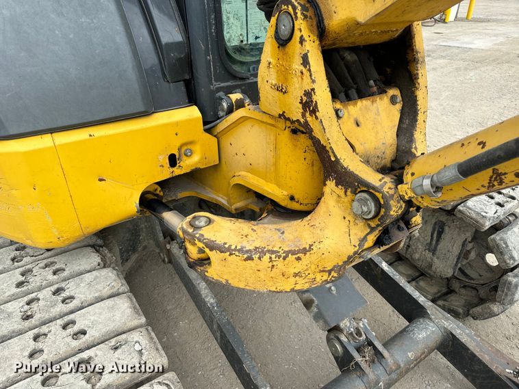 image for item OF9996 2012 Komatsu PC55MR-3 mini excavator