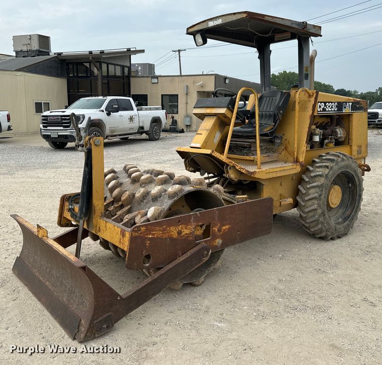 image for item OF9998 2002 Caterpillar  CP-323C single drum vibratory roller